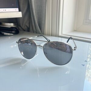 Tommy Hilfiger Pilot Sunglasses